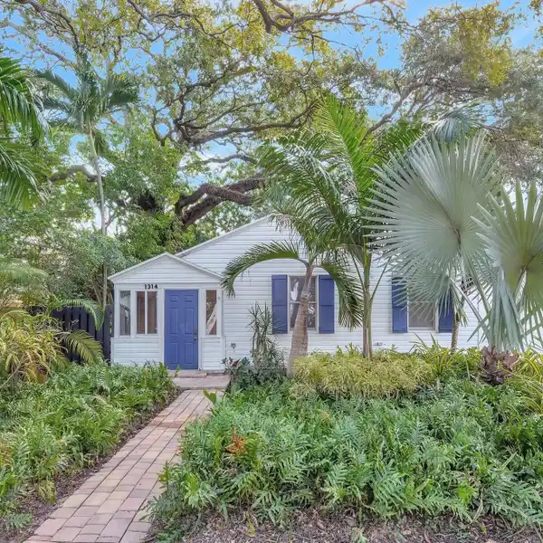 CHARM AND SOPHISTICATION IN THE HEART OF DOWNTOWN FORT LAUDERDALE