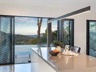 Striking Contemporary Residence