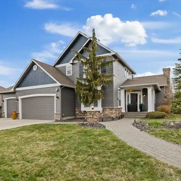 CORNER PROPERTY IN DESIRABLE TRICKLE CREEK