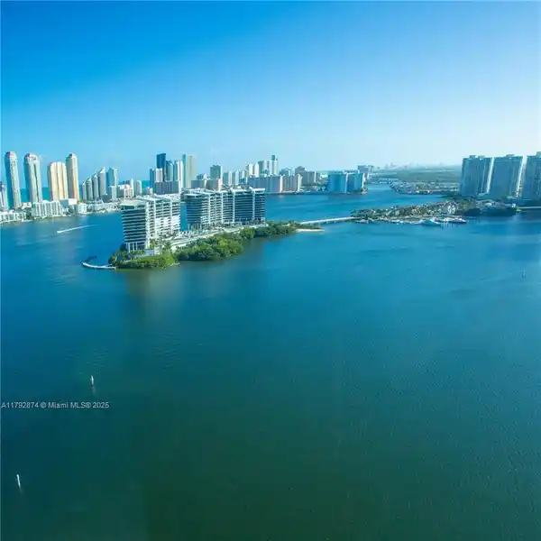 SPACIOUS UNIT AT HIDDEN BAY