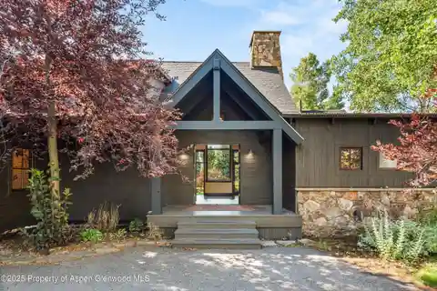 Timeless Mountain Charm with Modern Updates in a Top Community