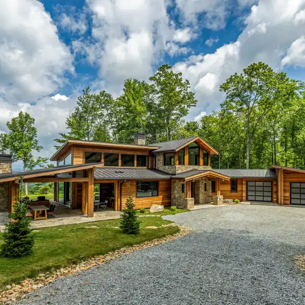 MODERN RUSTIC RETREAT WITH EXCEPTIONAL VIEWS