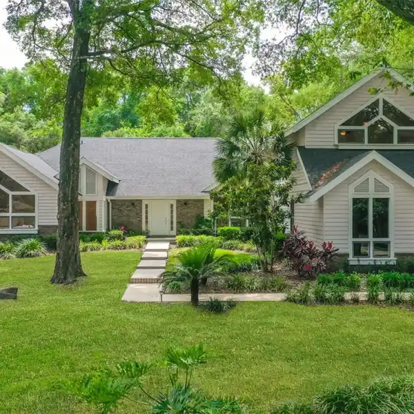 STUNNINGLY REMODELED POOL HOME IN THE ESTATES