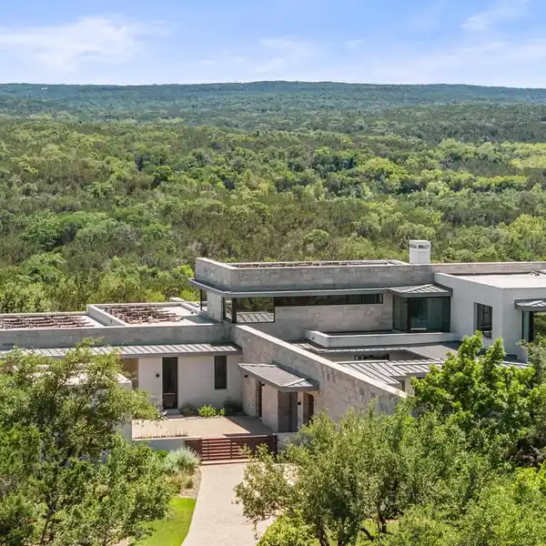 ARCHITECTURALLY SIGNIFICANT ESTATE IN SPANISH OAKS