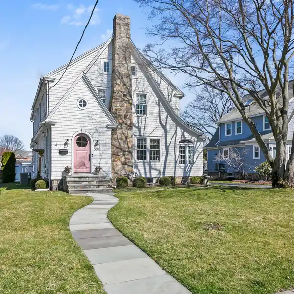 COTTAGE MODERN COLONIAL