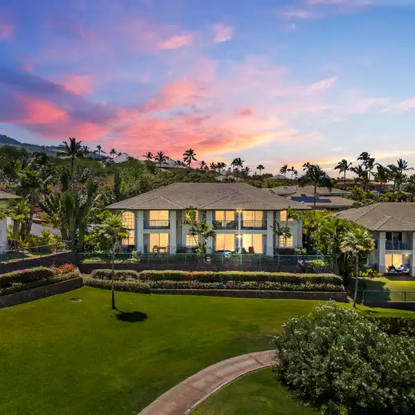 UPPER-LEVEL FURNISHED UNIT WITH BEAUTIFUL VIEWS