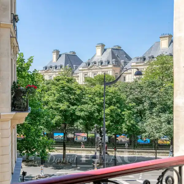 19TH CENTURY BUILDING WITH SENSATIONAL VIEWS OF SENAT AND LUXEMBOURG GARDENS