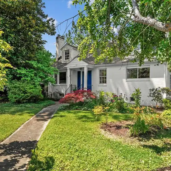 RARE OPPORTUNITY IN THE HEART OF WARDOUR