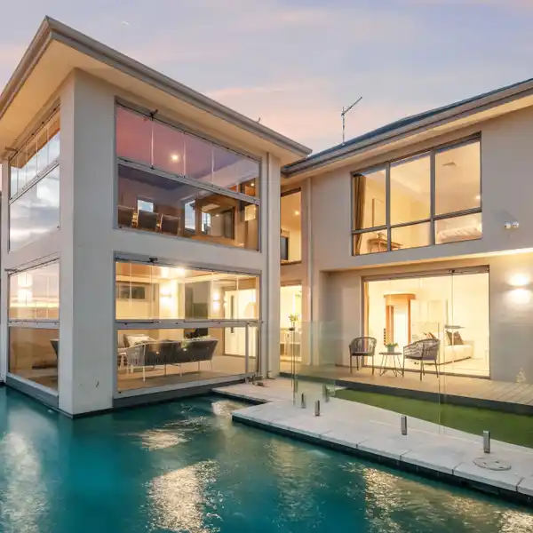 EXCEPTIONAL RESIDENCE AT SOUGHT-AFTER MINIM COVE