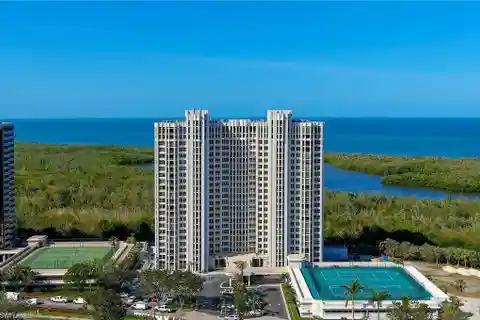 Direct Gulf View Residence in the St. Laurent