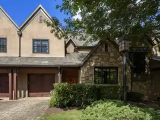 Lovely Townhouse in Amazing Location