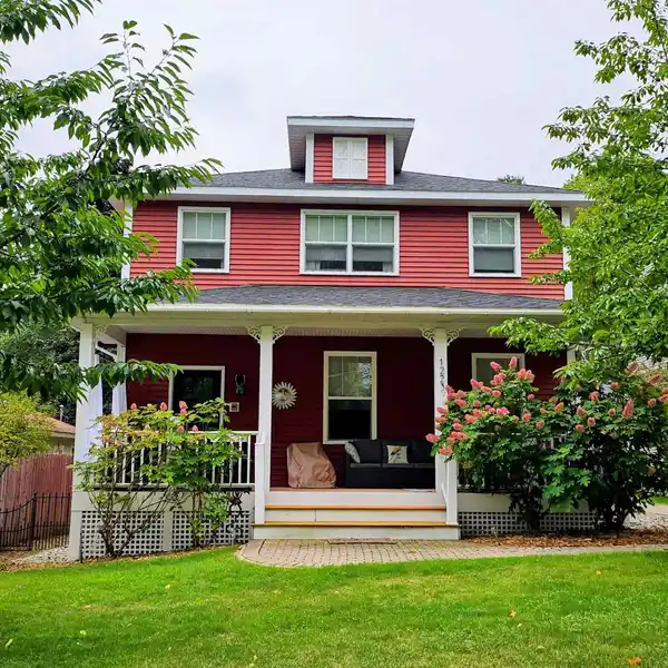 BEAUTIFULLY MAINTAINED HOME