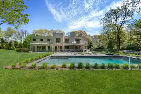 The Epitome of Luxury Living in East Hampton South