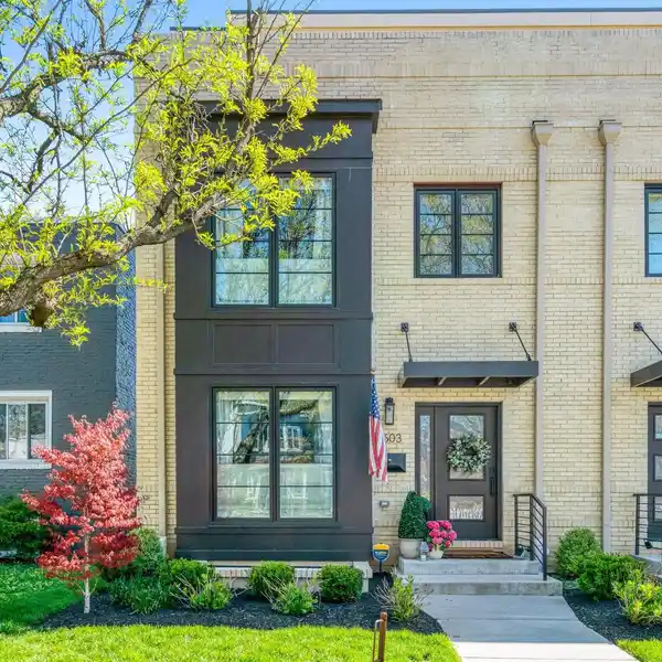 THOUGHTFUL ART DECO DESIGN WITH BREATHTAKING PANORAMIC VIEWS