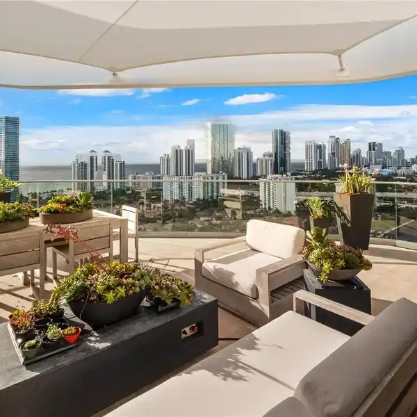 EXCLUSIVE PENTHOUSE WITH BREATHTAKING VIEWS