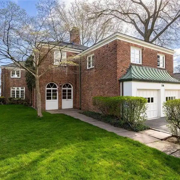 HISTORIC ESTATE ON LAKE ONTARIO