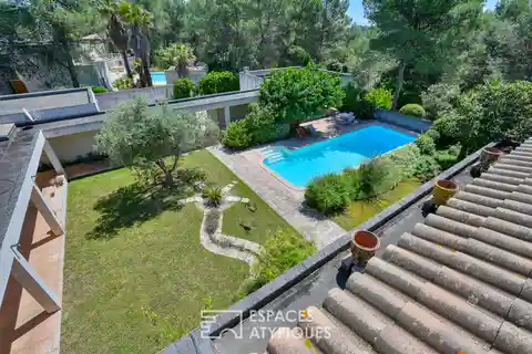 Architect-Designed Villa in Dominant Position
