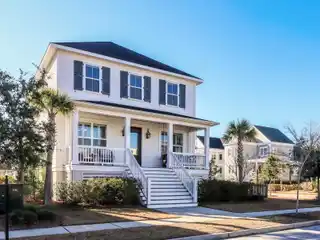 Picture-perfect Home in the Desirable Edgefield Section of Daniel Island