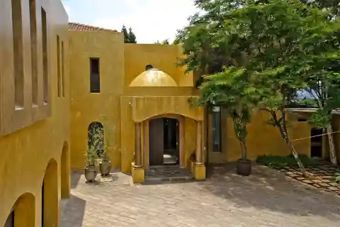 Seven Bedroom House for Sale in Atholl