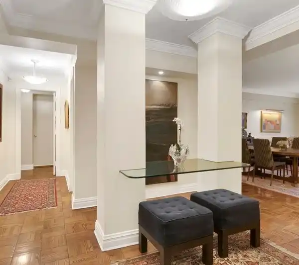 SOPHISTICATED LIVING AT THE DORCHESTER