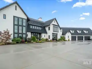 An Estate Designed for the Elite