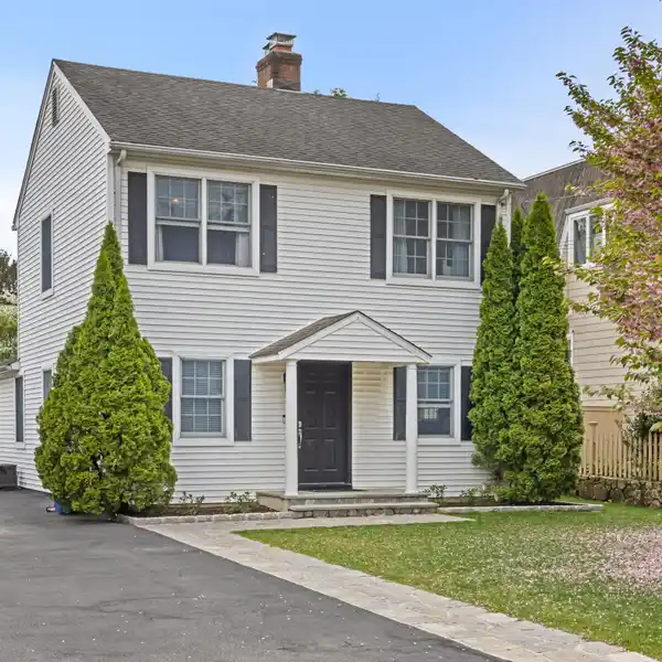 CHARMING HOME IN RIVERSIDE