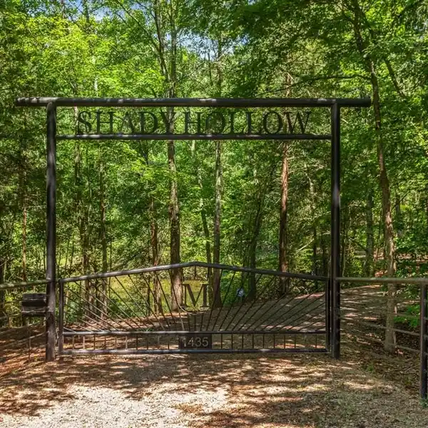 SHADY HOLLOW RANCH