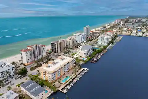 Stylish Residence Offering the Ultimate Naples Lifestyle