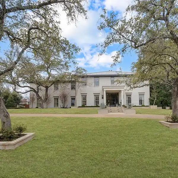 EXPANSIVE THOUGHTFULLY DESIGNED RESIDENCE