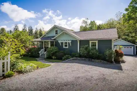Charming 1930 Cottage Near Downtown