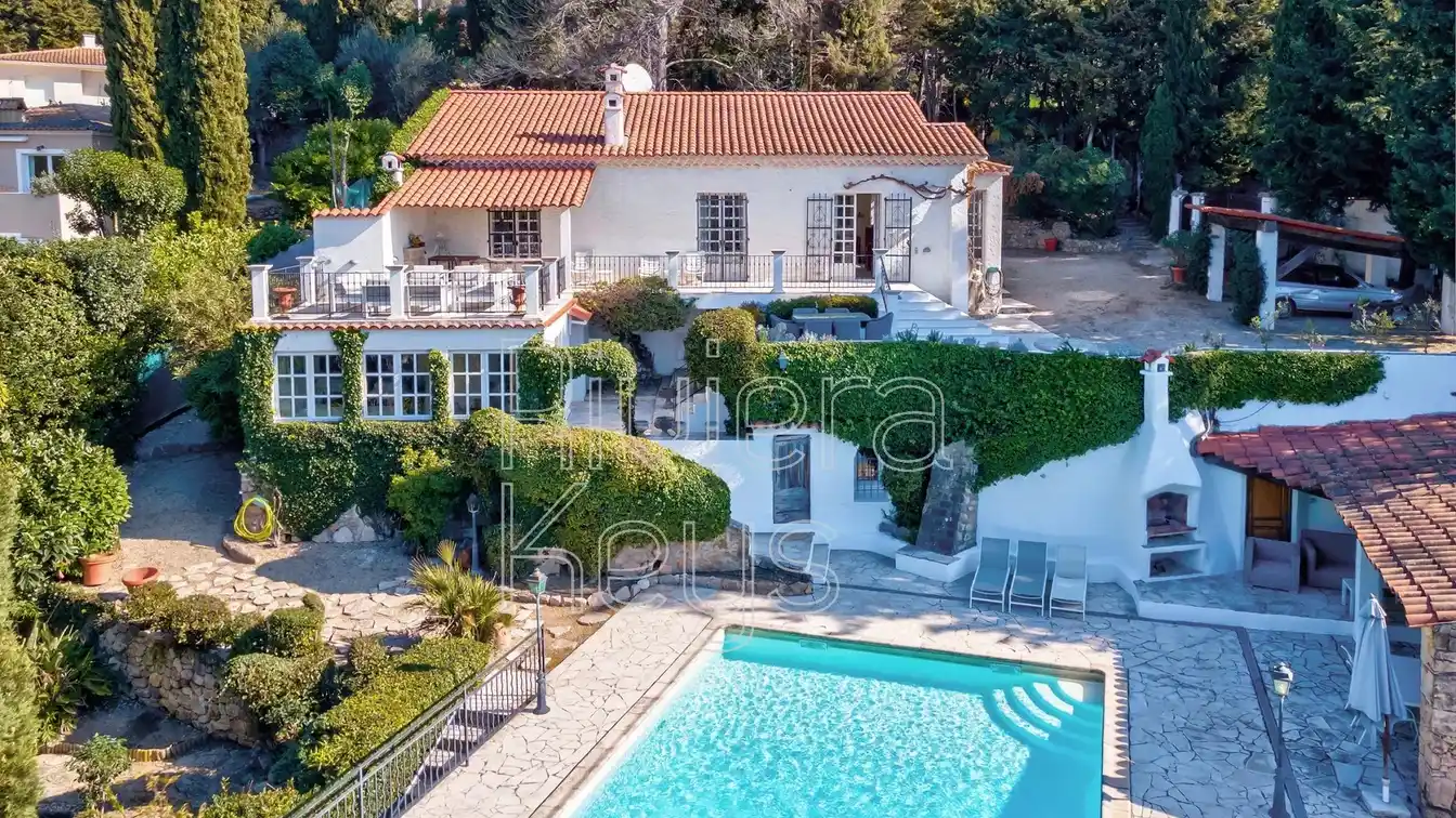Magnificent Villa in a Peaceful Setting
