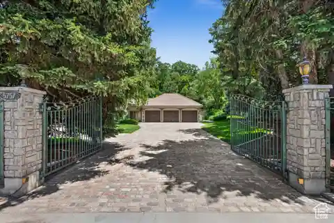 The Holladay House