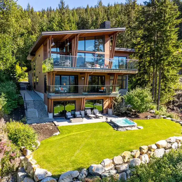 LUXURY CHALET IN EXCLUSIVE KADENWOOD