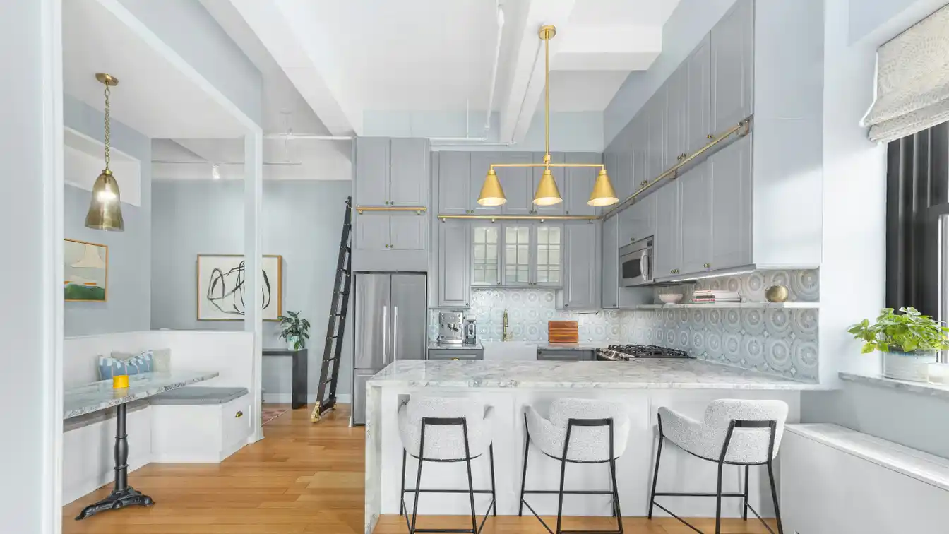 Sun-splashed Loft on a Semi-private Floor
