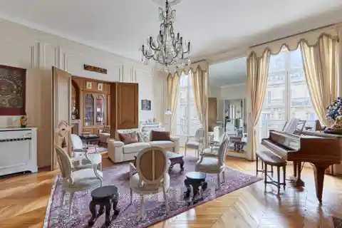 Exceptional Apartment in a Haussmannian Building