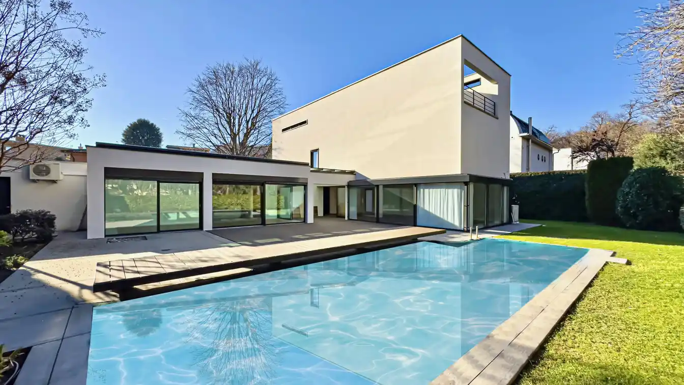 Incredible Contemporary Residence