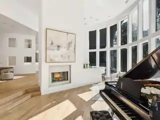 Remarkable Estate on a Quiet Cul-de-sac