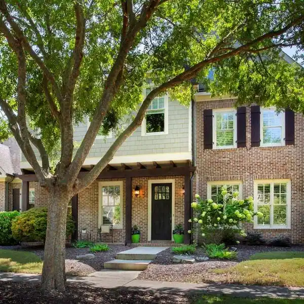 ENTERTAINER’S DREAM WITH CHEF’S KITCHEN AND PRIVATE BACKYARD OASIS