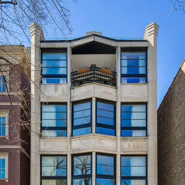 FABULOUS HOME IN EAST LINCOLN PARK