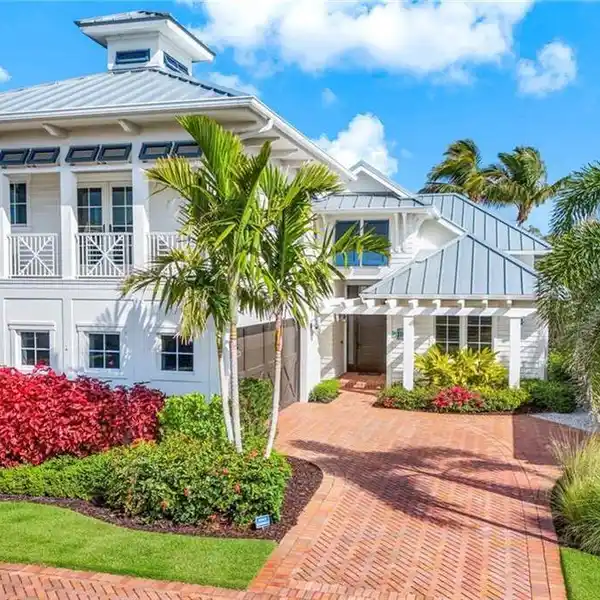 SOPHISTICATED MANGROVE BAY RETREAT