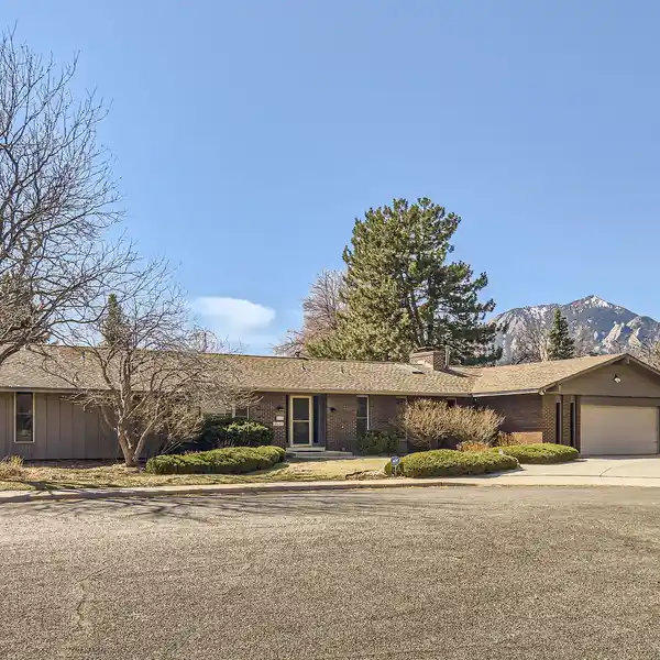 EXPANSIVE RANCH IN DESIRABLE FRASIER MEADOWS