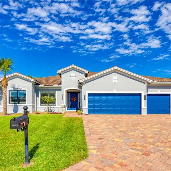 REFINED LUXURY WITH RESORT-STYLE LIVING