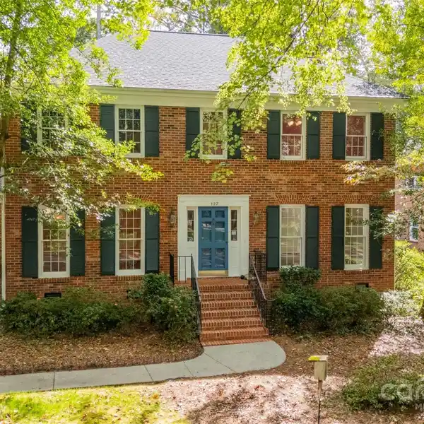 PROVIDENCE PARK BEAUTY WITH SCREENED PORCH & FIREPLACE