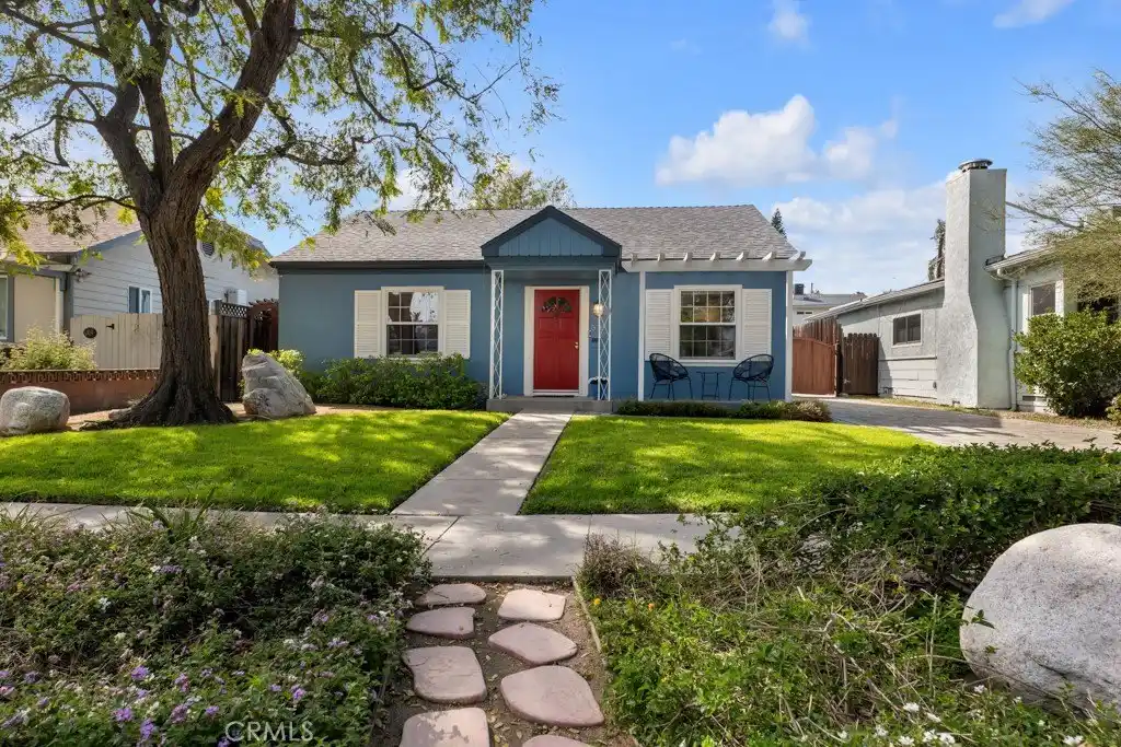 Impressive Home in a Sought-after Neighborhood of North Hollywood