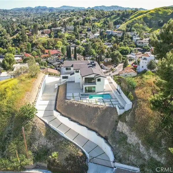 PRIVATE GATED CONTEMPORARY HILLTOP VILLA