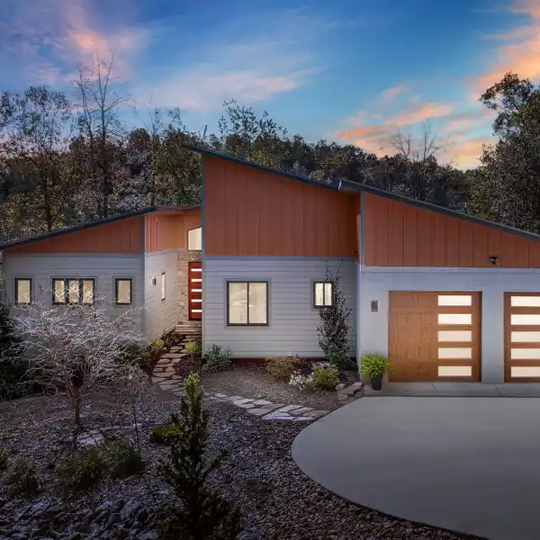 PEACEFUL LAKEFRONT PROPERTY WITH MOUNTAIN VIEWS