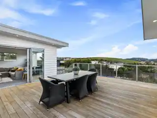 Elegant Waimauku Retreat with Panoramic Views