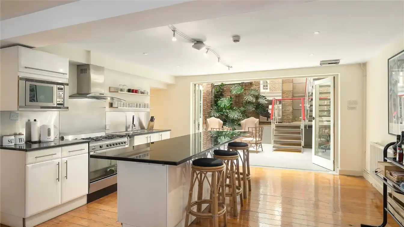 Unique Spacious Flat
