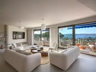 Prestigious Cap D’antibes Apartment with Panoramic Terraces