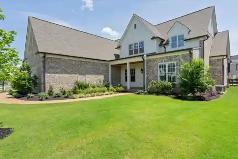 Exquisite Custom Home in Twin Lakes